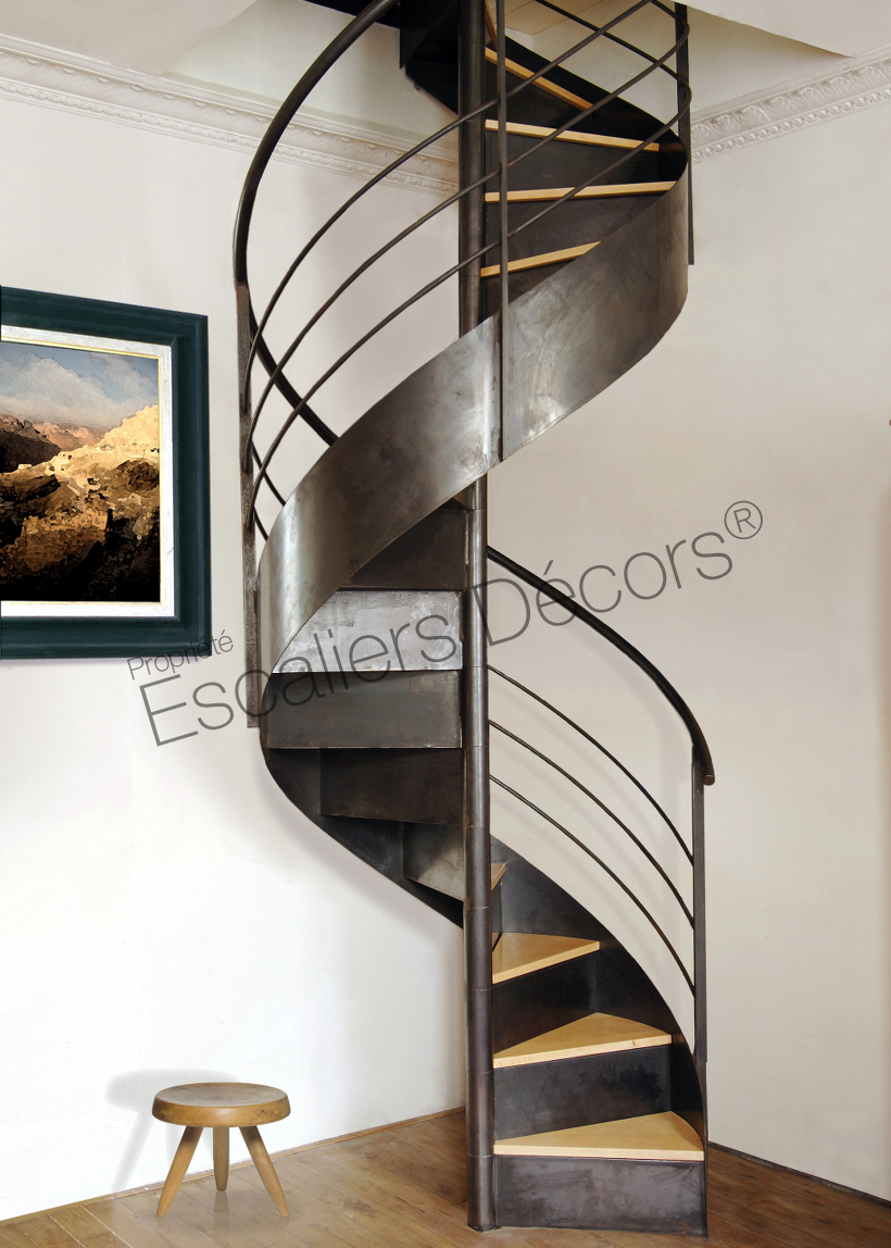 Photo DH37 - SPIR'DÉCO® Standing. Escalier d'intérieur hélicoïdal en métal et bois installé dans un duplex pour une décoration contemporaine.