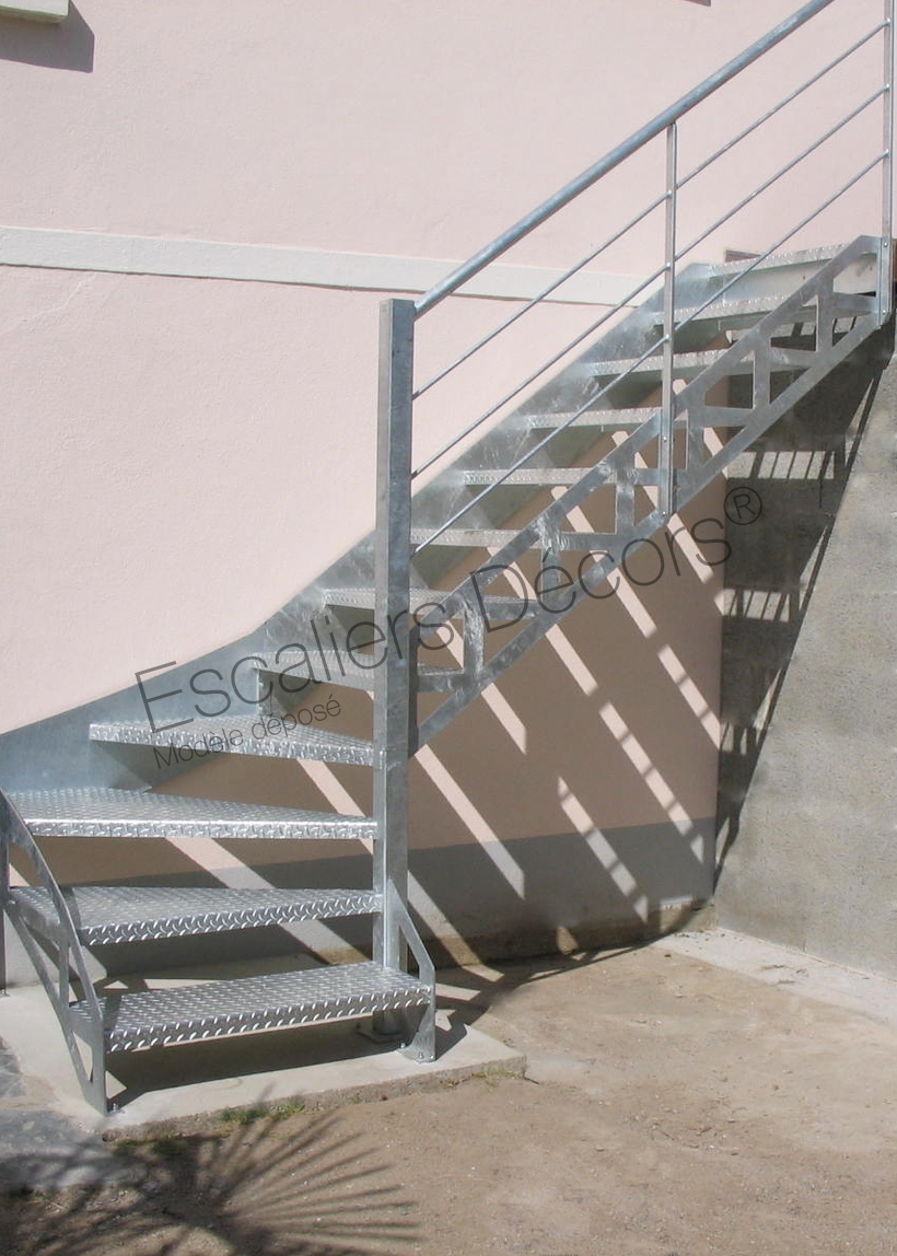 Photo DT72 - ESCA'DROIT® 1/4 Tournant Bas. Escalier extérieur au design contemporain et industriel en acier galvanisé. Vue 3