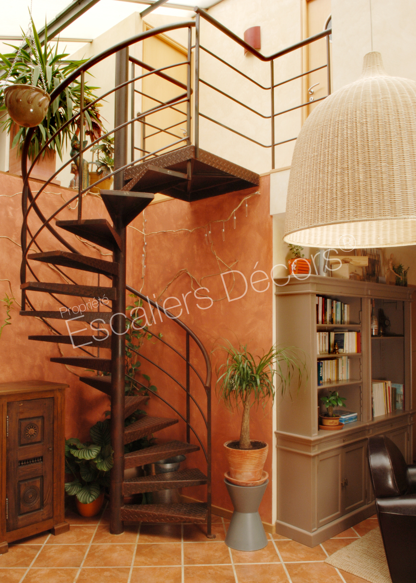 Photo DH51 - SPIR'DÉCO® Larmé. Escalier hélicoïdal intérieur en métal rouillé pour une décoration de style industriel. Vue 4