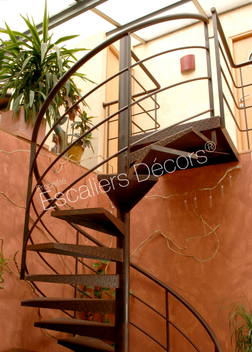 Photo DH51 - SPIR'DÉCO® Larmé. Escalier hélicoïdal intérieur en métal rouillé pour une décoration de style industriel. Vue 5